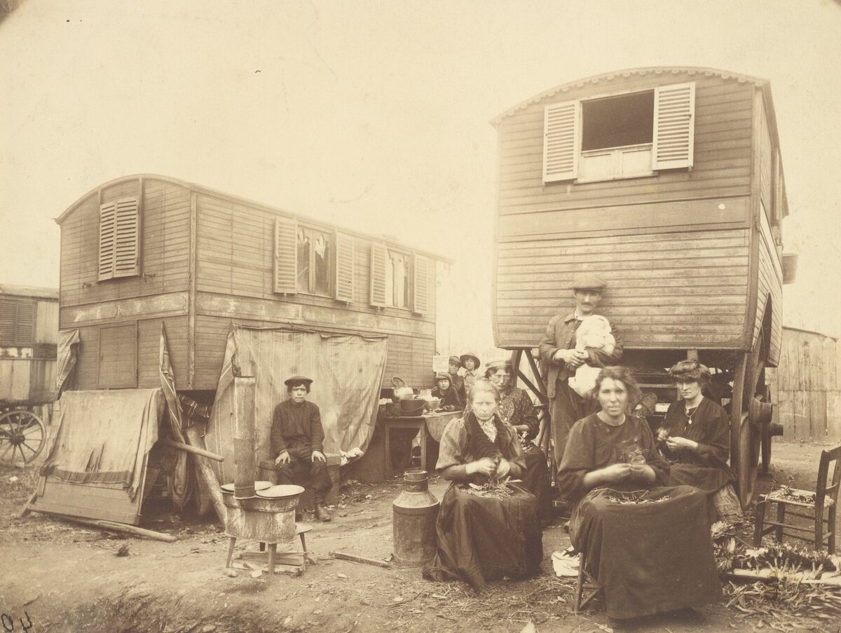 Цыганский лагерь на окраине Парижа, фотограф Эжен Атже, около 1913 года.