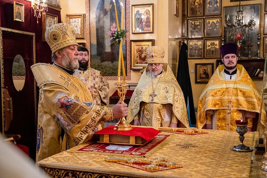 Высокопреосвященный митрополит Кишиневский и всея Молдовы Владимир совершает Божественную литургию в храме Святого Великомученика Георгия в Кишиневе.
Фото: © Православная церковь Молдовы.