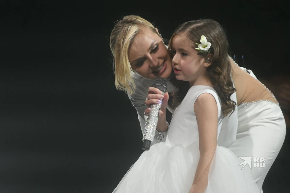 Певица Полина Гагарина с дочкой. Источник: ural.kp.ru Автор фото: Алексей Булатов