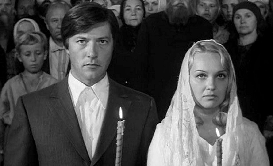 Ради внедрения в банду сыщику-комсомольцу Кондратьеву из киноэпопеи "Рождённая революцией" пришлось даже обвенчаться. Фото из открытых источников.