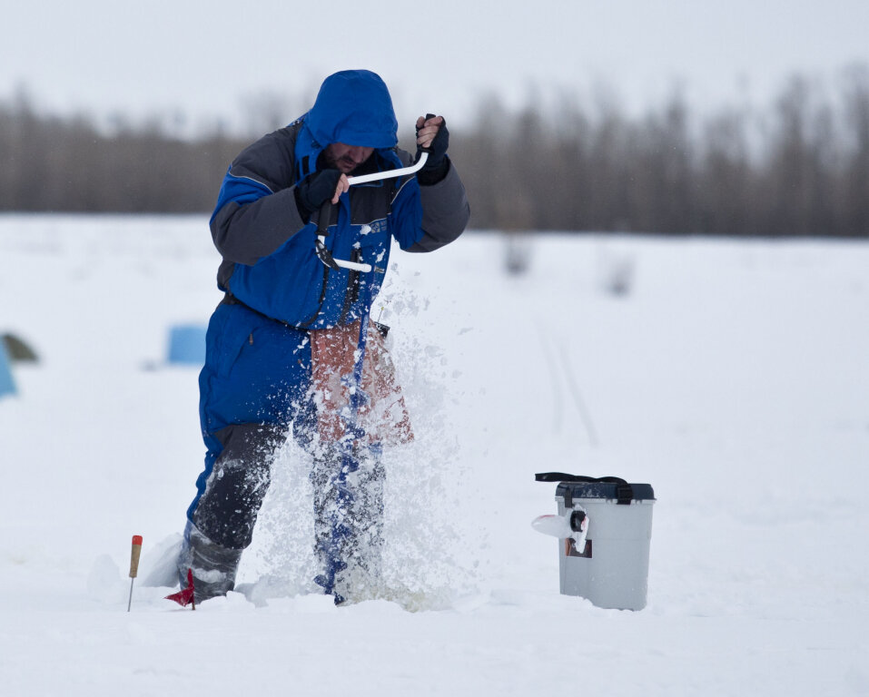    Сургутянам запретили выходить на лед