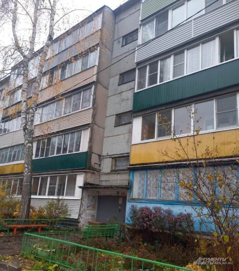 Подъезд дома, где жил Сергей Калужский. Фото: АиФ-Рязань