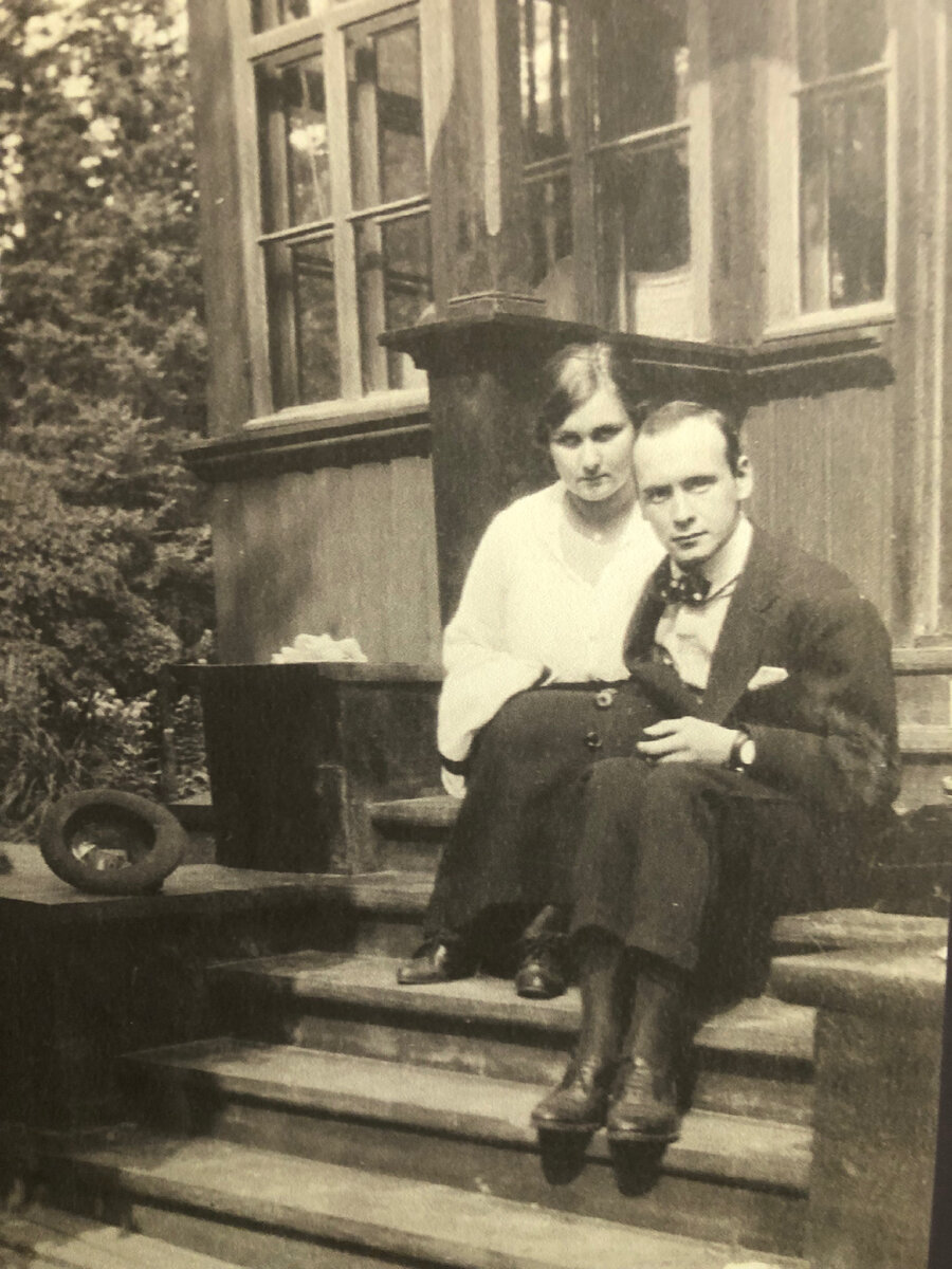 В. В. Лебедев и С.Д. Лебедева (в браке с 1914 по 1925 г.)  Фото середины 1910-х 