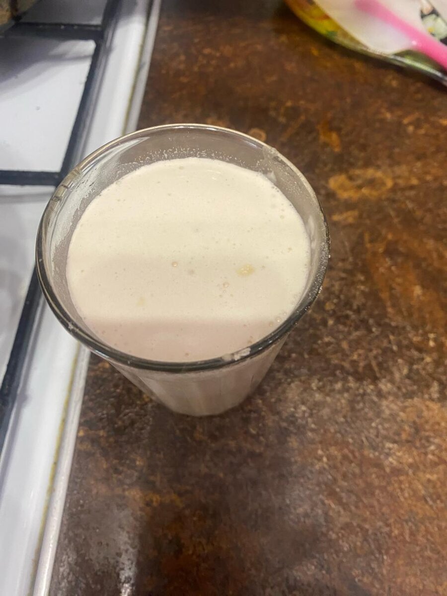 Опара подошла, поднялась до краев стакана