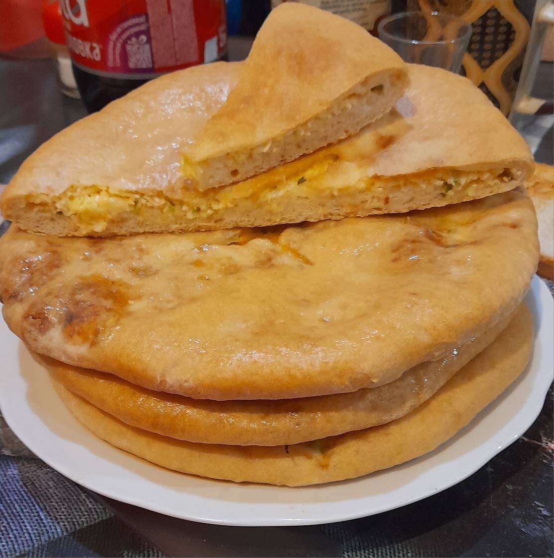 на фото начинка сырная