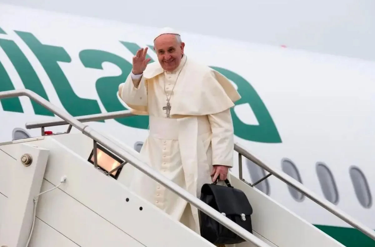 Самолетом правит. Папа может папа может всё что угодно. Кофа papa. Толстовка aircraft papa. Aircraft одежда бренд.