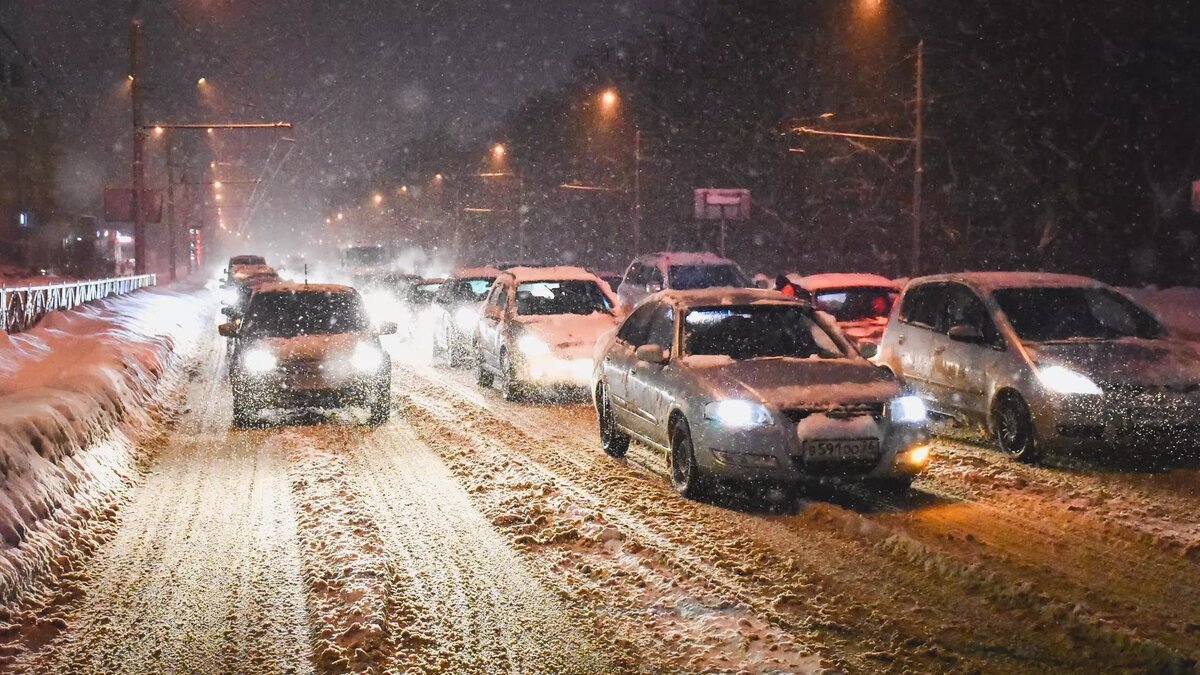 Первый день жестянщика в этом сезоне: пробки в 10 баллов фиксируют в  Новосибирске | Atas.info | Дзен