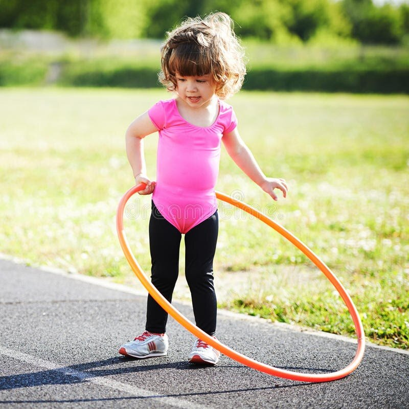 Хулахуп и дети. Как научить ребенка крутить. Упражнения с обручем для похудения. Как научить ребенка крутить. Техника вращения обруча на талии.