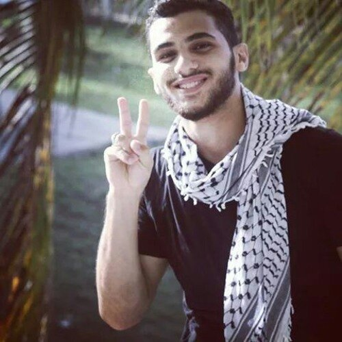 Это кто? Если бы не  арафатка, то вполне получается  израильтянин..