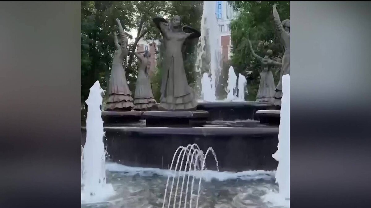    Уфимец “оживил” скульптуру из фонтана “Семь девушек”