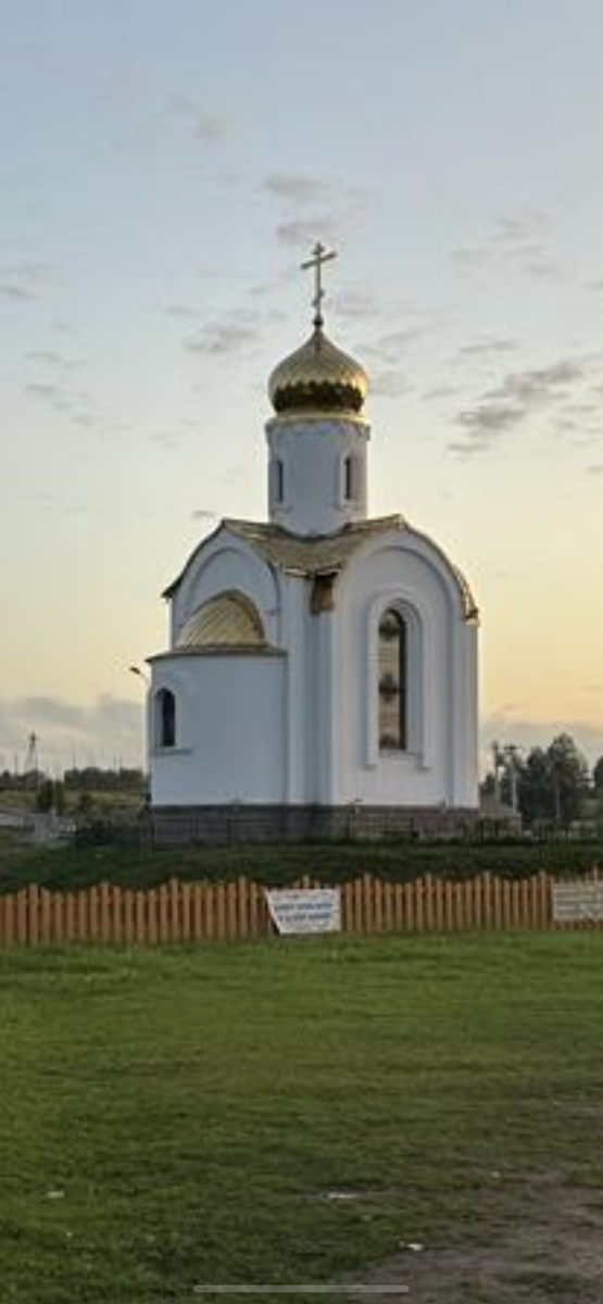 Фото автора. На месте гибели Геннадий построили часовню.