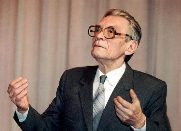 Вадим Валерианович Кожинов (1930-2001)