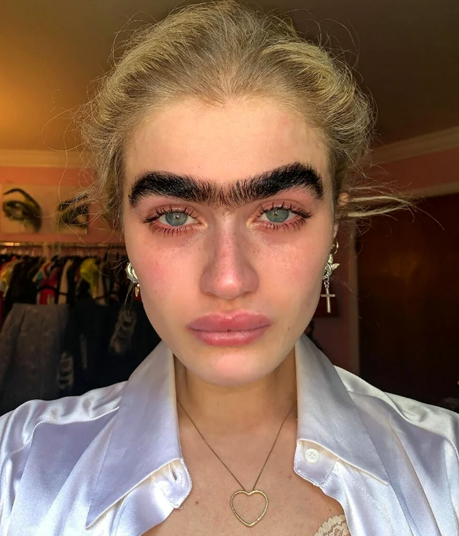 Кара Деневиль. Открытый источник Яндекс