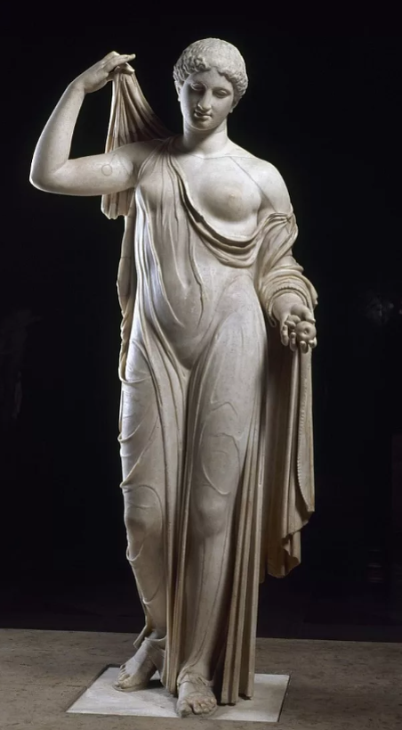 Статуя времён античности.
