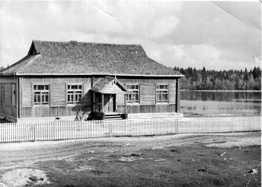 Старая школа в Корвале.