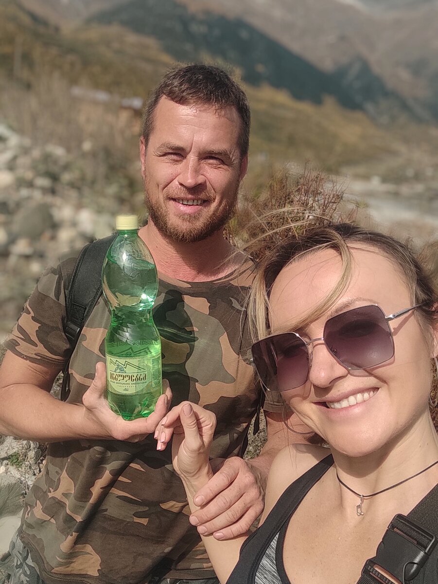 Привет, мы Лёша и Катя. Поехали на зимовку в Индию через Грузию