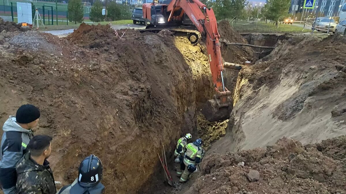     В Верхнеуслонском районе двух рабочих засыпало грунтом во время укладки канализационной трубы. Об этом сообщили в пресс-службе прокуратуры Татарстана.