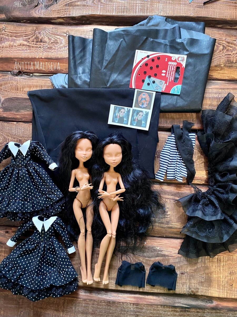 В процессе работы над аутфитами. Листай, чтобы увидеть больше фото