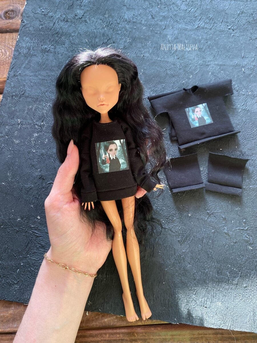 Картинка Уэнсдей - это термотрансферная наклейка для темных тканей