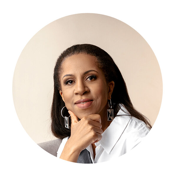 Елена Ханга, телеведущая, журналист, колумнист «Негаполис»