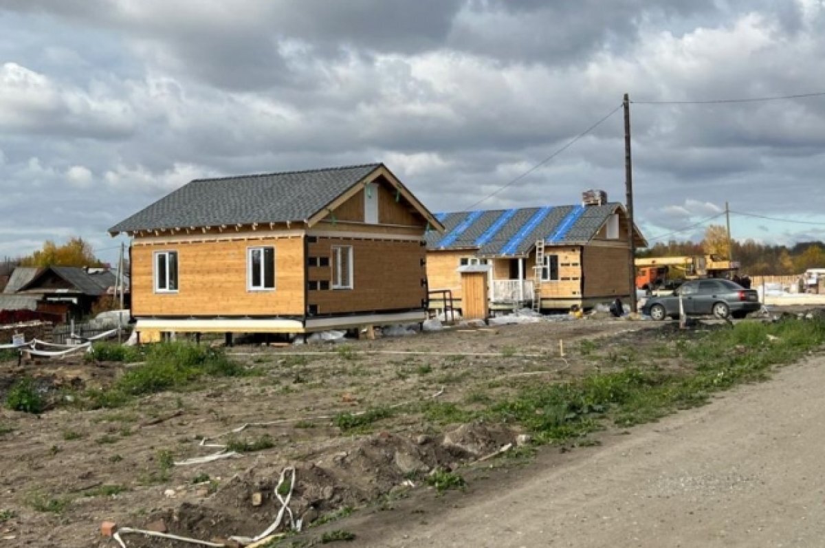    На Урале в пострадавшем от пожара селе смонтировали новые дома