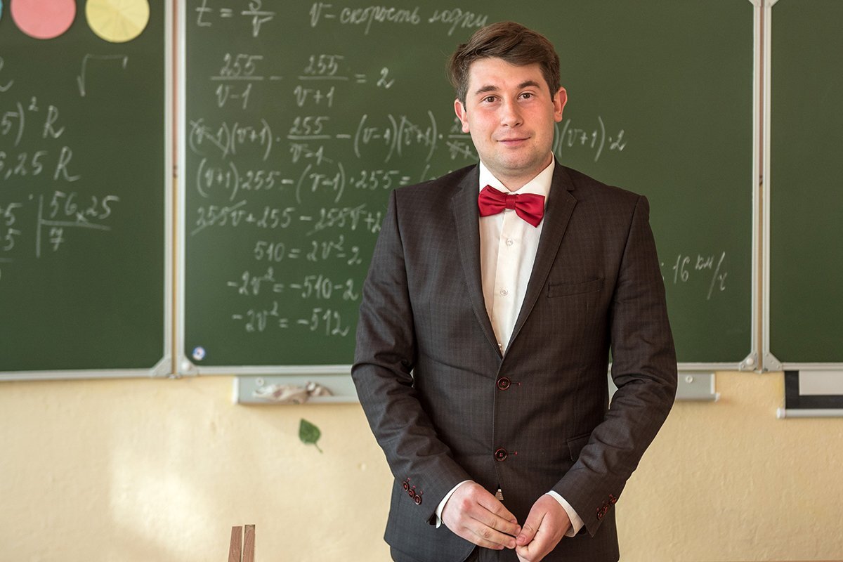 молодые учителя мужчины. пикалов сергей директор гимназии. самый молодой директор школы. портрет руководителя. ломихин алексей владимирович пермь.