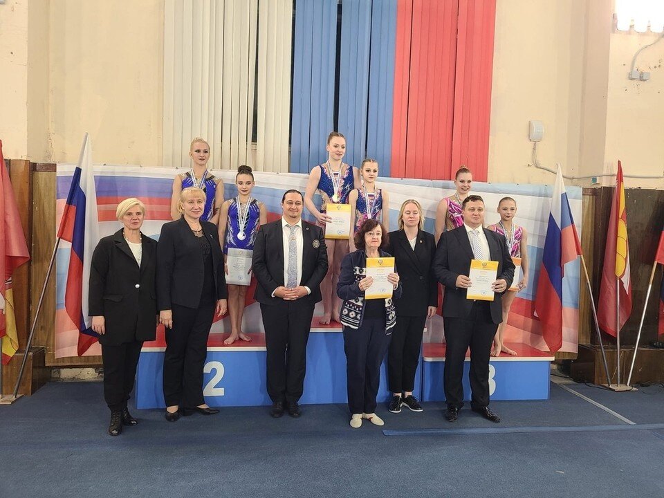    Среди пар у женщин второе место заняли наши землячки Виктория Кудрявцева и Яна Богданова (слева). Фото пресс-службы регионального Минспорта.