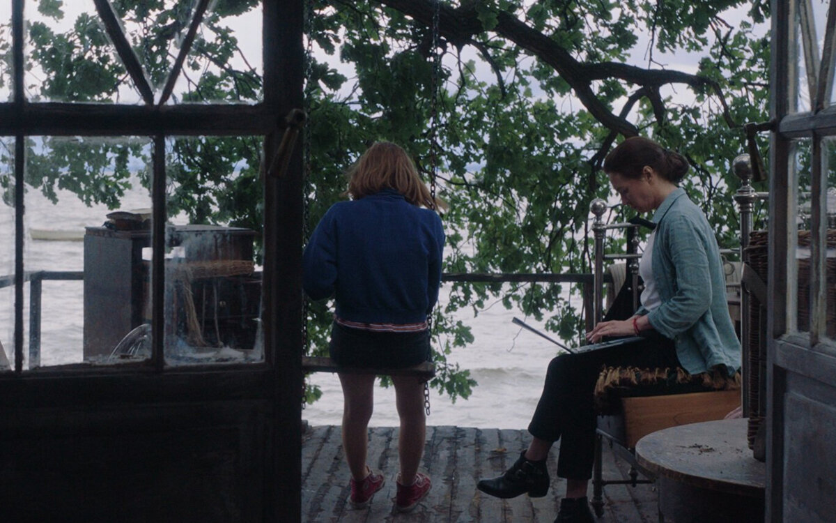 Край надломленной луны 2023. Час земли спб. Край надломленной луны 2023. Кэтрин уотерстон середина 90-х. Мелодрамы 2022.