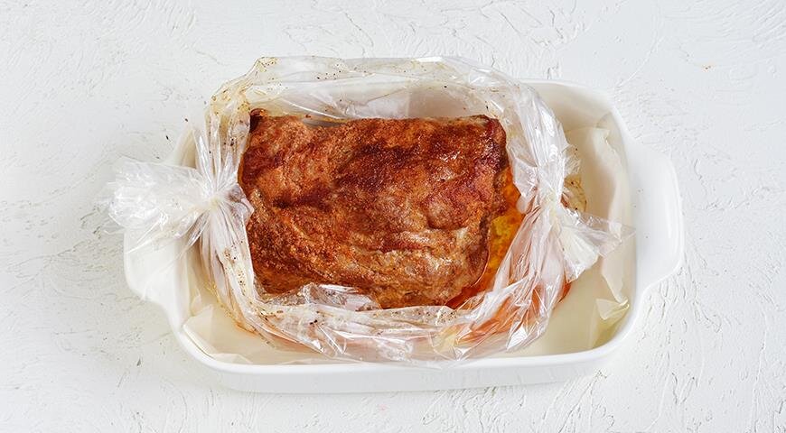 как запечь мясо в духовке целым куском свинины рецепт с фото пошагово домашних условиях | Дзен