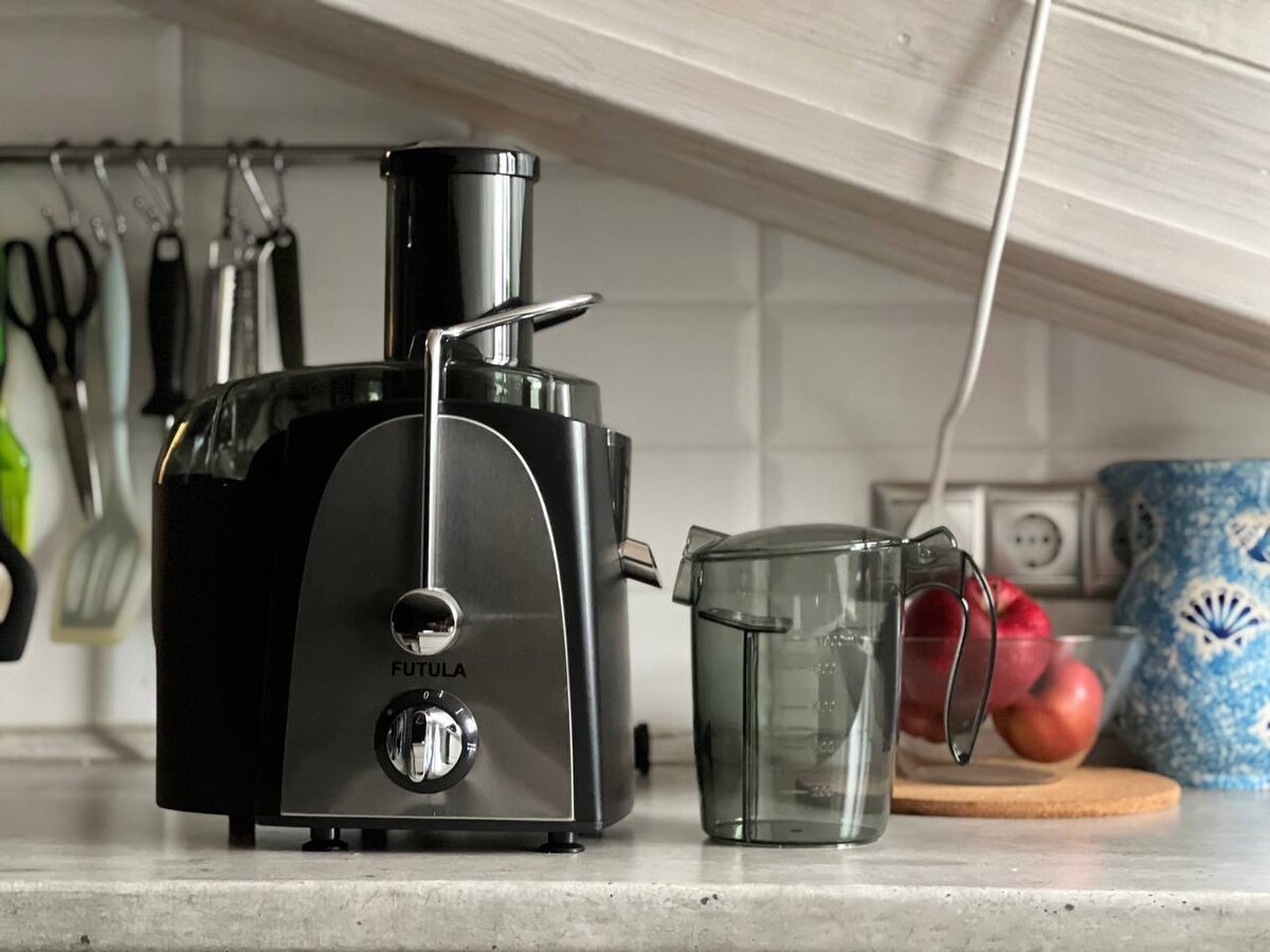 Соковыжималка для фруктов и овощей Futula ESM8