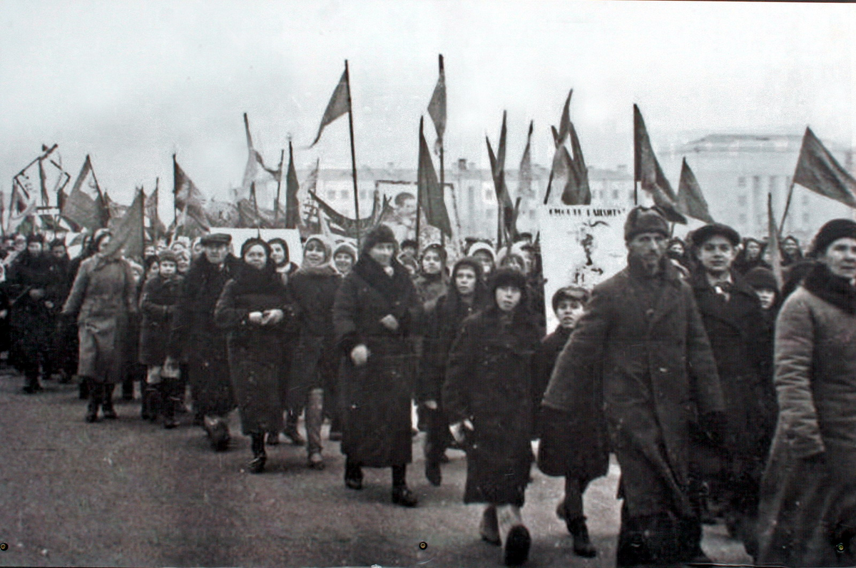 Про военный парад 7 ноября 1941 г. в Куйбышеве ( сейчас Самара) глазами  очевидца | Туркомпания Профцентр | Дзен