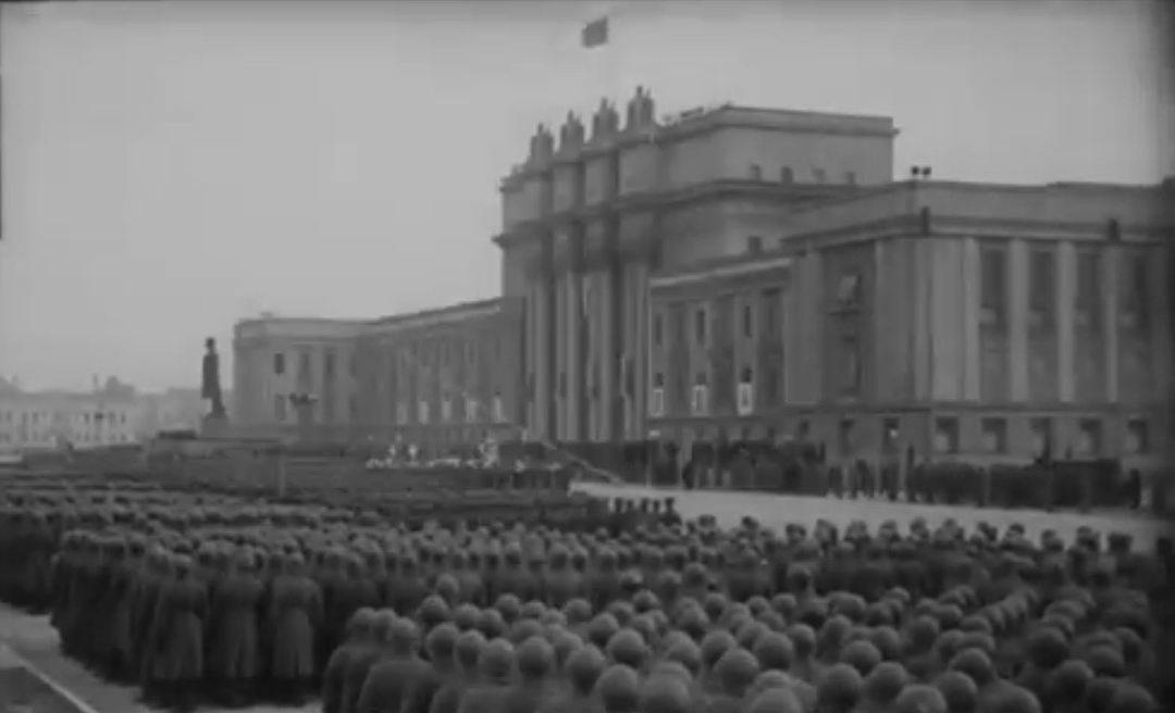 7 Ноября 1941г парад в Куйбышеве. Парад 7 ноября 1941 года в Куйб. Парад в Куйбышеве в 1941. Парад 1941 года в Куйбышеве Самара.