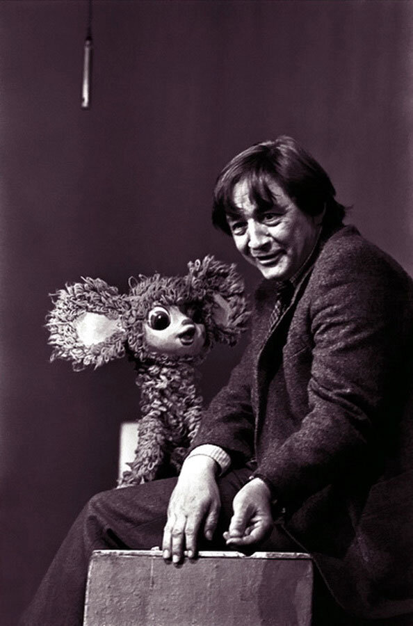 Эдуард Успенский с Чебурашкой