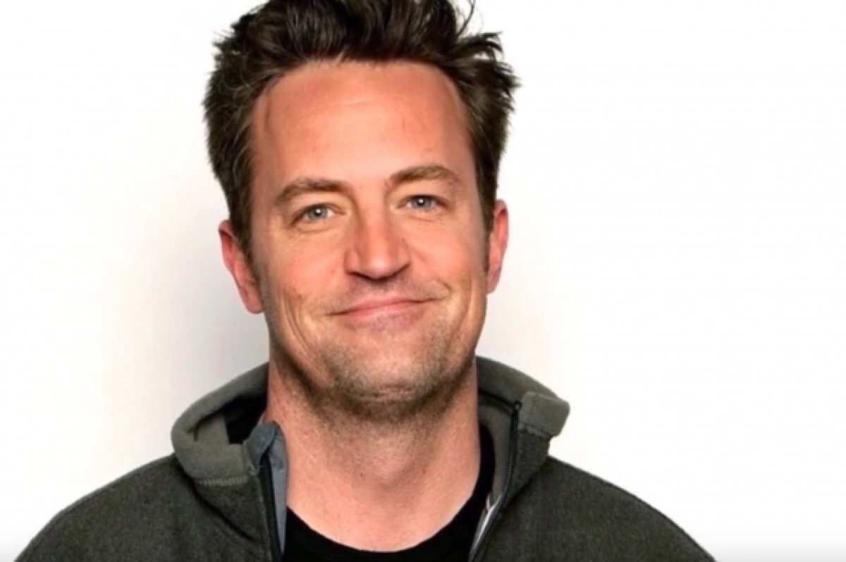    Перед смертью Мэттью Перри встречался с моделью Кросби