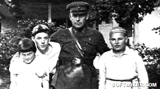 Николай Власик с детьми Сталина - фото в открытом доступе