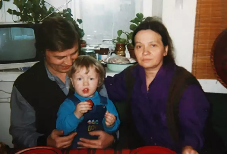 Алексей Инжеватов с женой и дочкой
