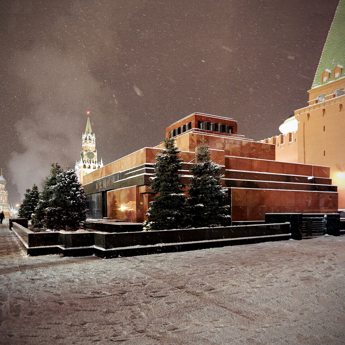 Мавзолей сталина 2022. Мавзолей владимира ленина лобное место. Мавзолей владимира ленина лобное место. Мавзолей можно посетить. Мавзолей можно посетить.