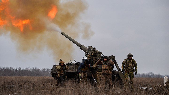 НАШ ПЕРВОНАЧАЛЬНЫЙ УСПЕХ В ВИДЕ РЫВКА К БЕРДЫЧАМ УКРАИНЦЫ СУМЕЛИ КУПИРОВАТЬ ЗА СЧЁТ МАССИРОВАННОЙ ПЕРЕБРОСКИ ПОДКРЕПЛЕНИЙ И ЭФФЕКТИВНОЙ РАБОТЫ АРТИЛЛЕРИИ. ФОТО: MADELEINE KELLY/KEYSTONE PRESS AGENCY/GLOBAL LOOK PRESS