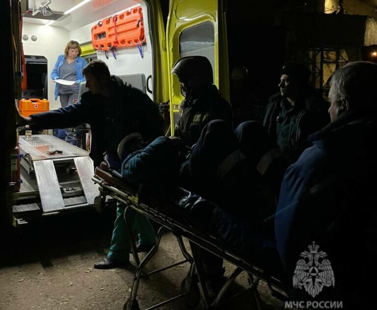    Получил травму на высоте 100 метров. На Сакмарской ТЭЦ сотрудники МЧС спасли альпиниста Кристина Просвиркина