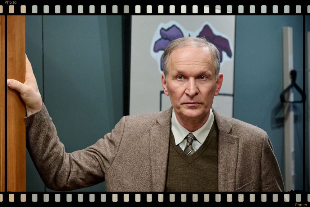 Кадр из сериала "Мастодонт"