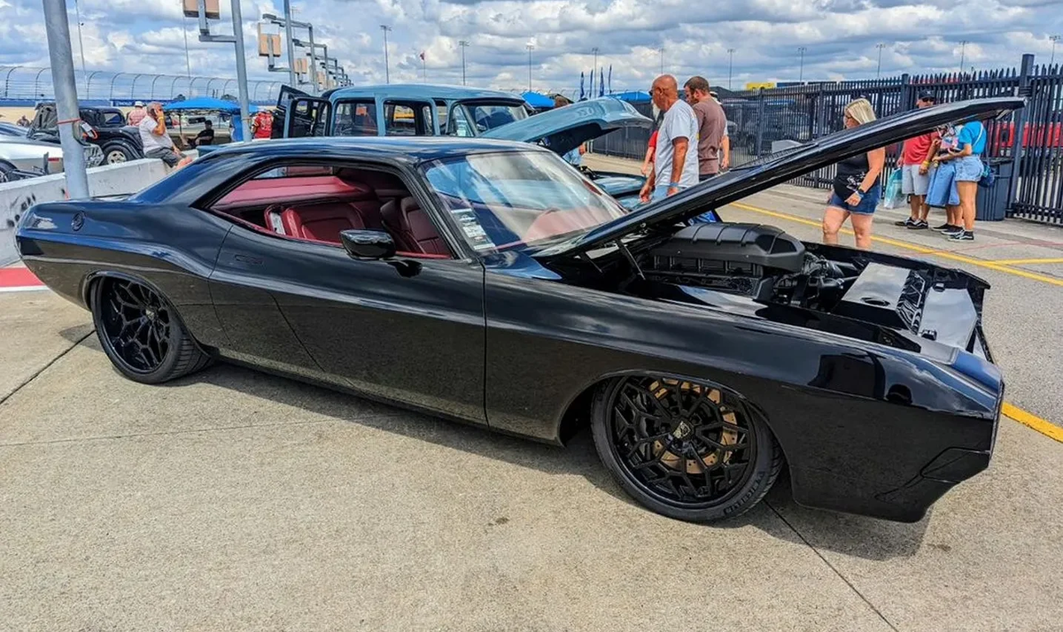 Кевин Хартс 1970 Dodge Challenger „Бэйн“ Рестомод: Монстр Массачусетского  технологического института мощностью 1.000 л.с. | REDLINE | Дзен