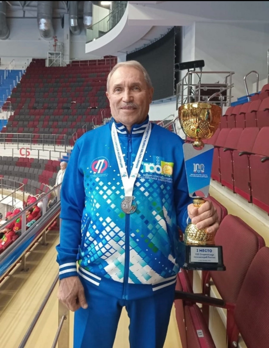 Пожилой спортсмен из Санкт-Петербурга