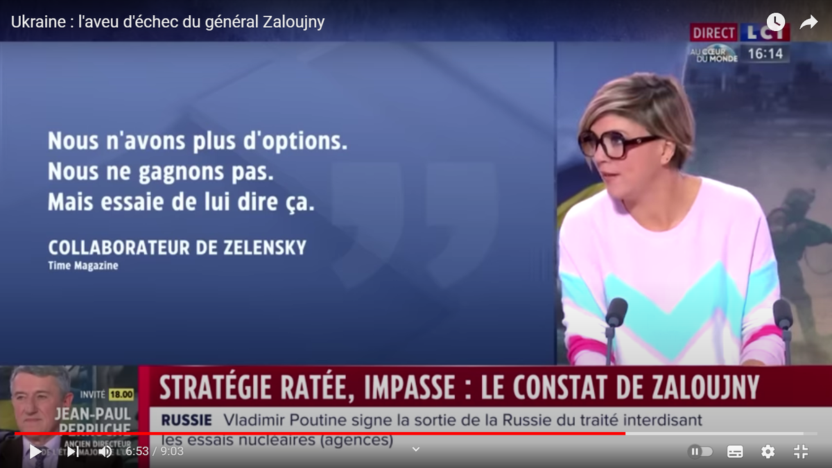На экране слова неназванного соратника Зелинского: "У нас больше нет возможностей для маневра. Мы не побеждаем. Но попробуйте ему это сказать". Скриншот из передачи с канала LCI в YouTube.