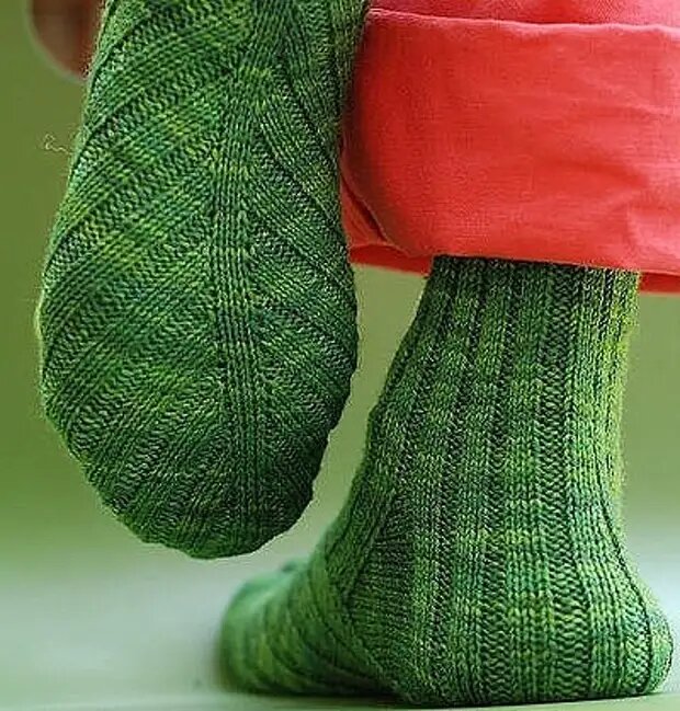 Детские носки спицами с объемной косой. Мастер-класс по вязанию для начинающих — uzelok