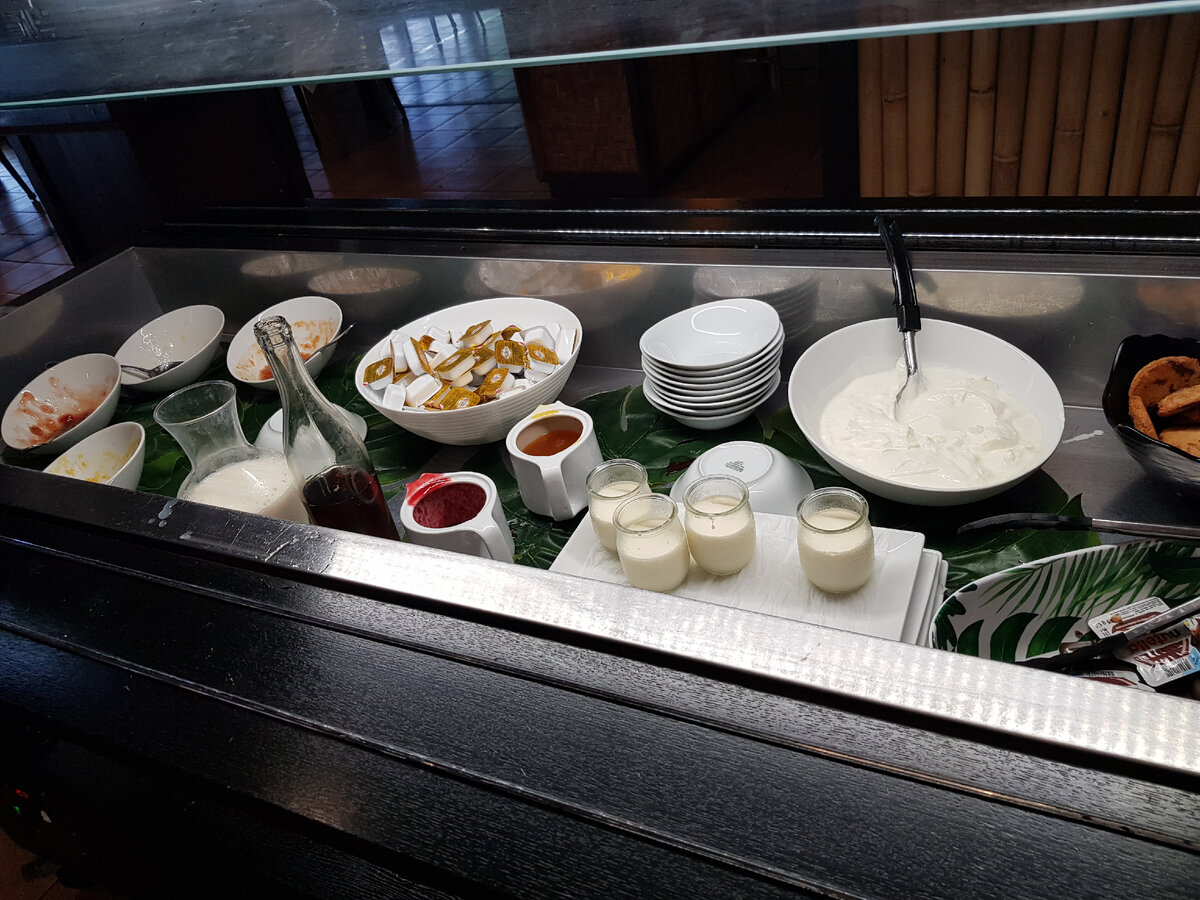 Едва успели на завтрак - он заканчивается в 9.30