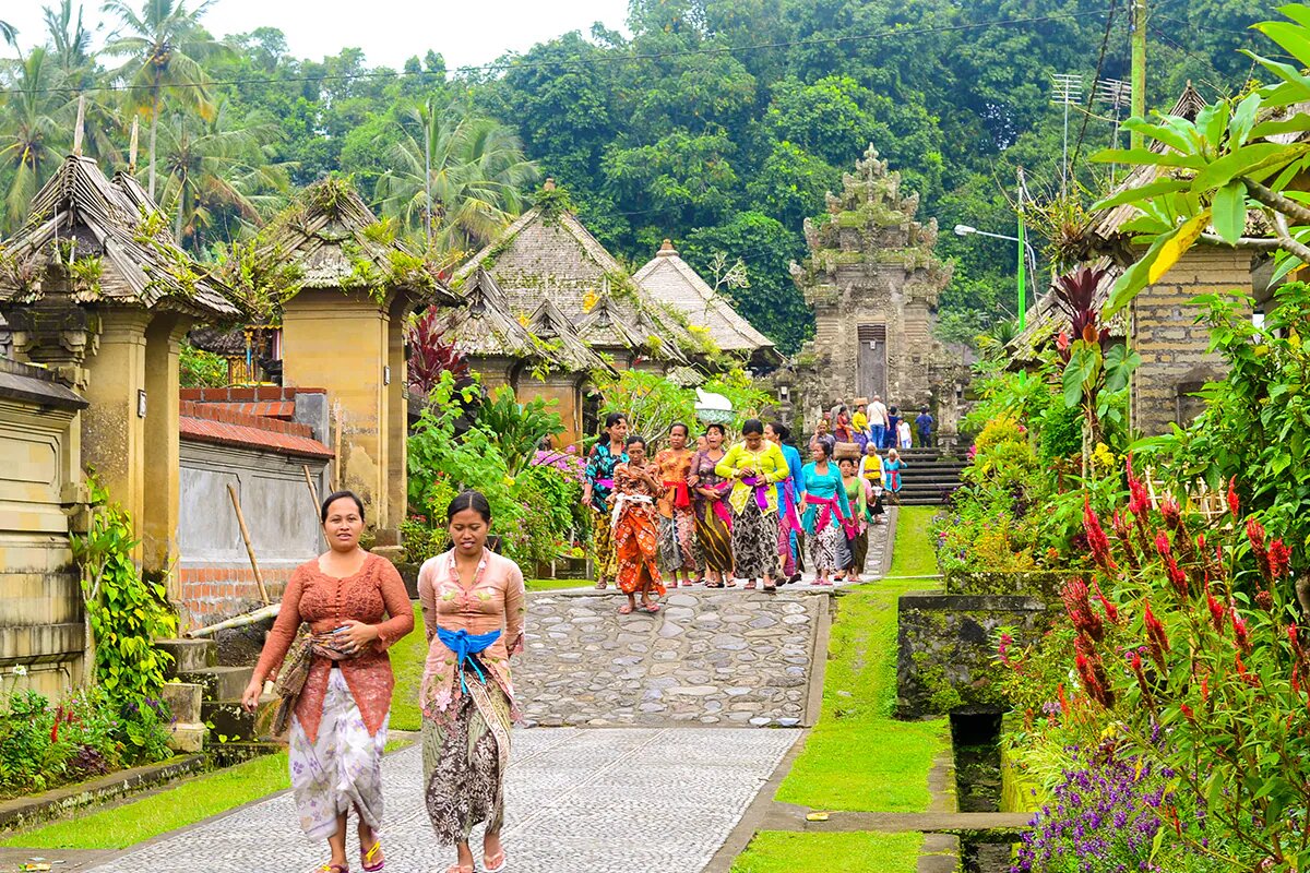 Индонезия бали сейчас. Penglipuran Village Bali. Индонезия туризм. Бали Shutterstock. Свайриенг Бали Юн.