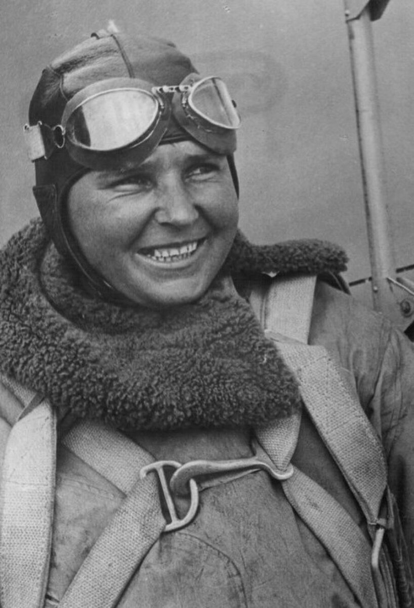 Полина Осипенко. Полина Денисовна Осипенко. Полина Осипенко летчица герой. Лётчица Полина Денисовна Осипенко.