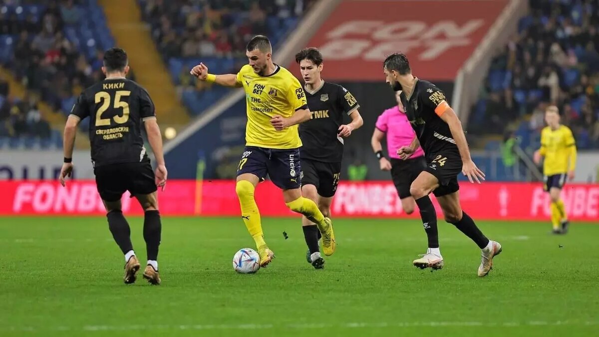     ФК «Ростов» одержал победу над «Уралом» со счетом 2:1, матч проходил на «Ростов Арене».