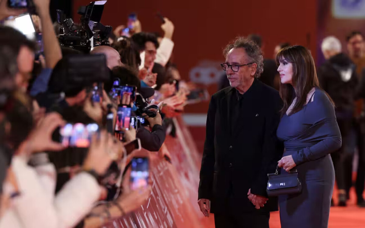 Монику Беллуччи называют одной из самых красивых актрис в мире. Она завораживает своей женственностью и красотой. Одного появления Моники в кадре хватало, чтобы придать фильму особую эстетику.-11