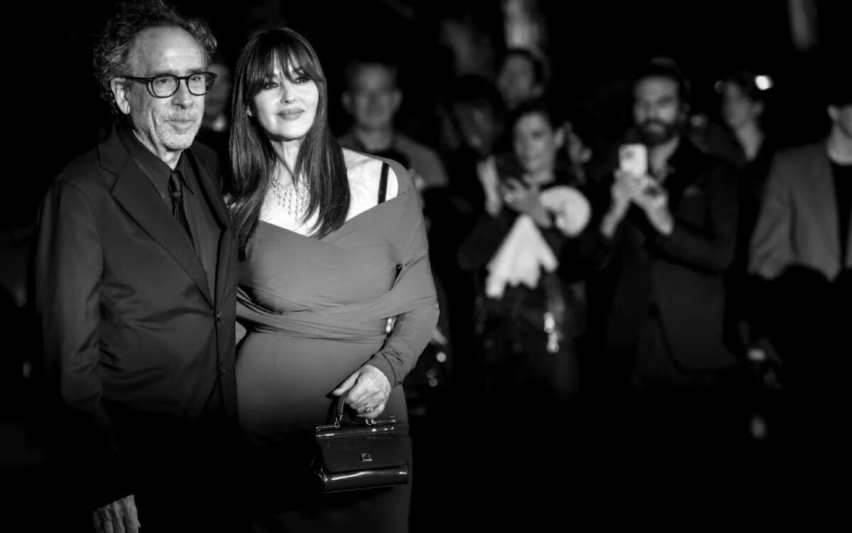 Монику Беллуччи называют одной из самых красивых актрис в мире. Она завораживает своей женственностью и красотой. Одного появления Моники в кадре хватало, чтобы придать фильму особую эстетику.-12